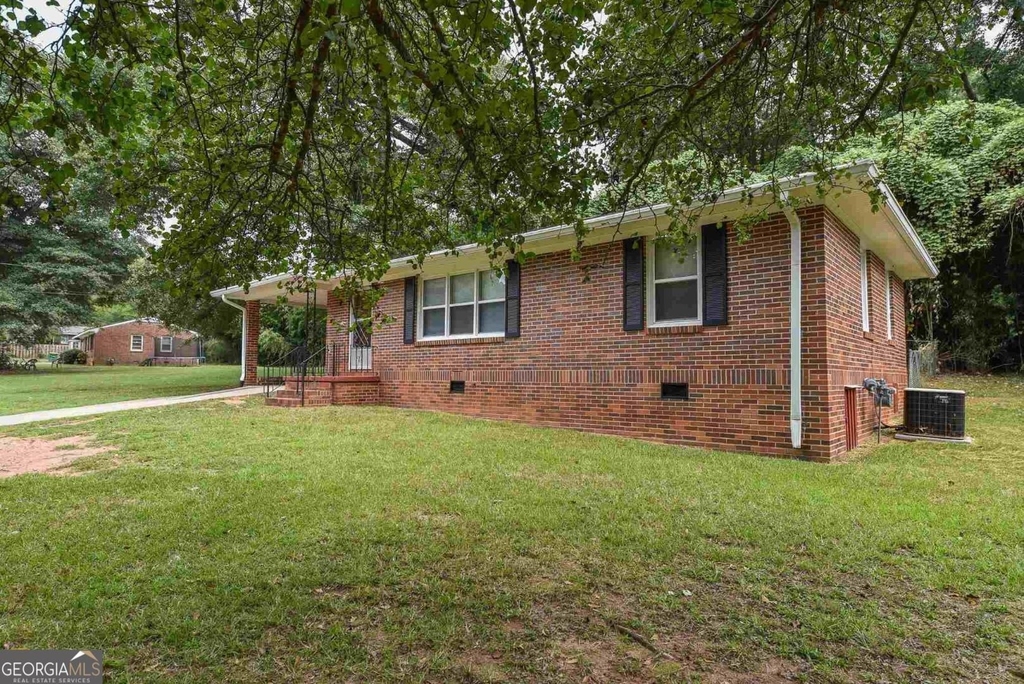 105 E Whitehead Terrace - Photo 1