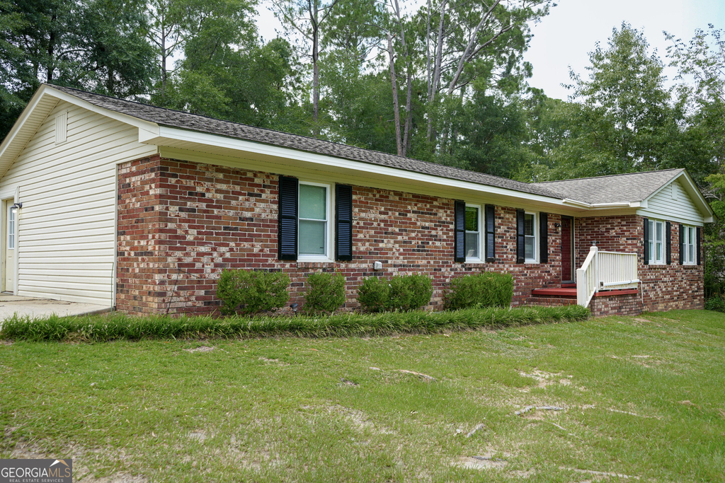 307 Pinewood Drive - Photo 1