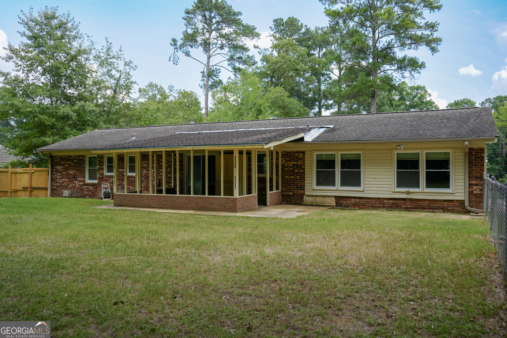 307 Pinewood Drive - Photo 2