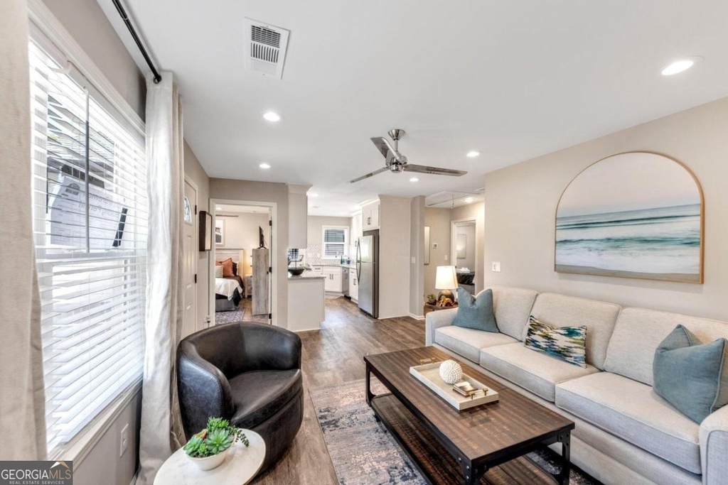 235 Georgia Avenue N - Photo 3