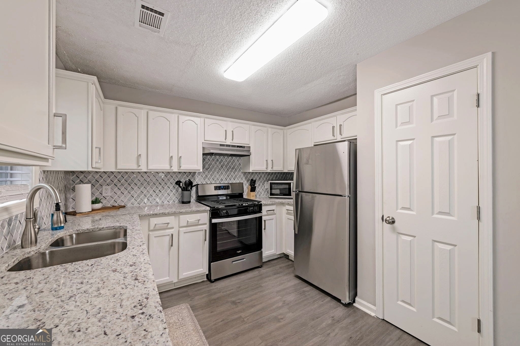 6839 Sandy Creek Drive - Photo 7