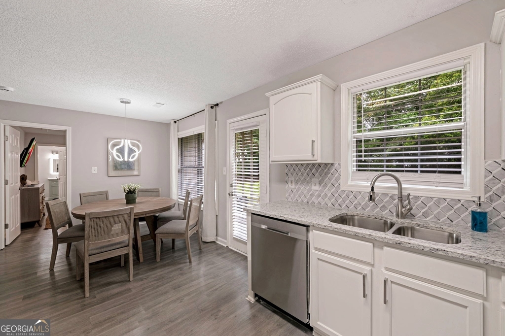 6839 Sandy Creek Drive - Photo 9