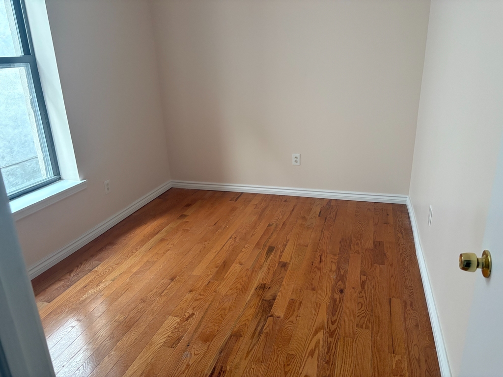 W.165th St and Amsterdam Ave - Photo 2