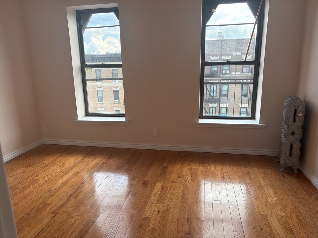 W.165th St and Amsterdam Ave - Photo 5