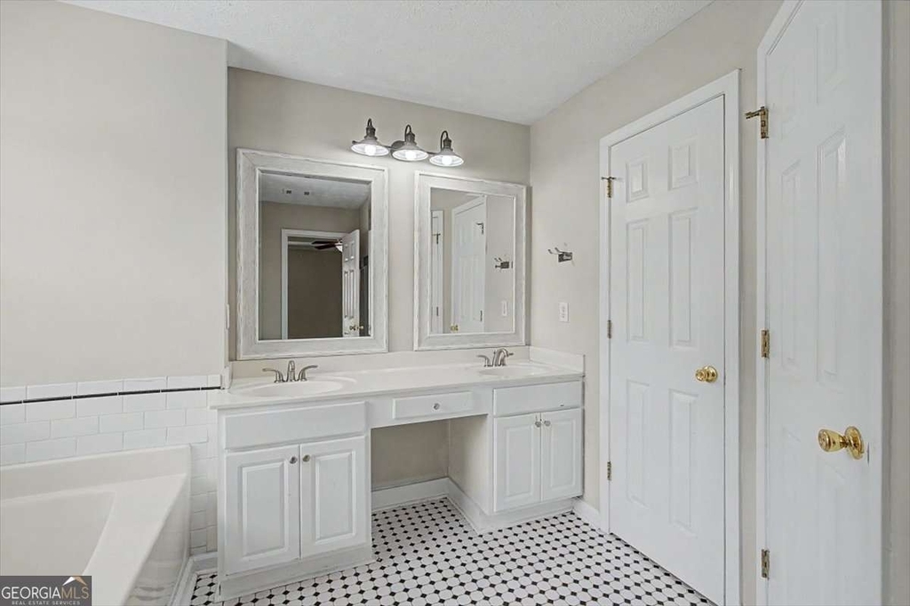 665 Peachtree Trail Drive - Photo 14