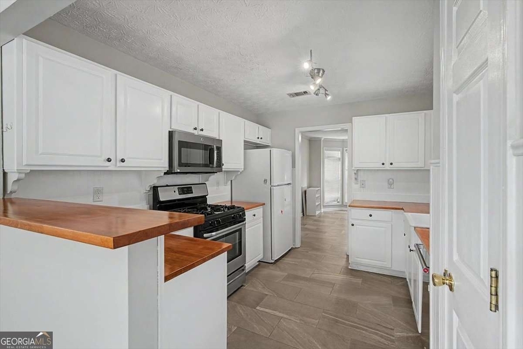 665 Peachtree Trail Drive - Photo 9