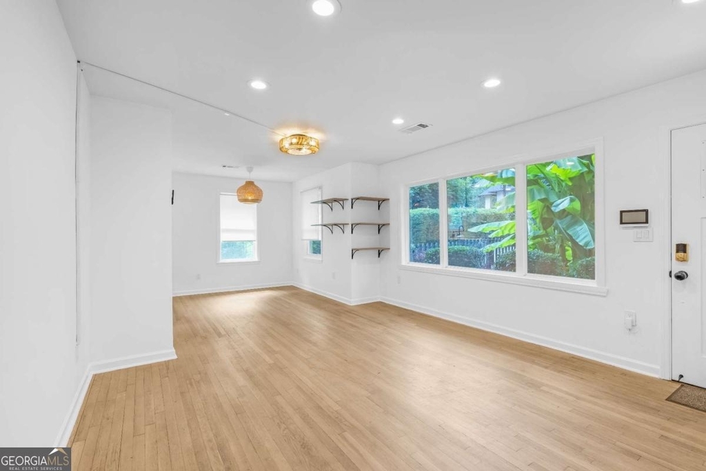 844 Deckner Avenue Sw - Photo 4