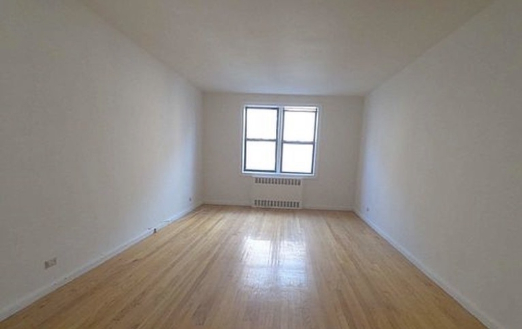 66-20 Wetherole Street,Rego Park,NY 11374 - Photo 2