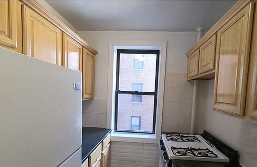 66-20 Wetherole Street,Rego Park,NY 11374 - Photo 4