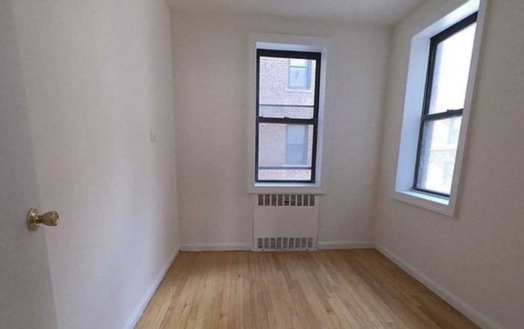 66-20 Wetherole Street,Rego Park,NY 11374 - Photo 5