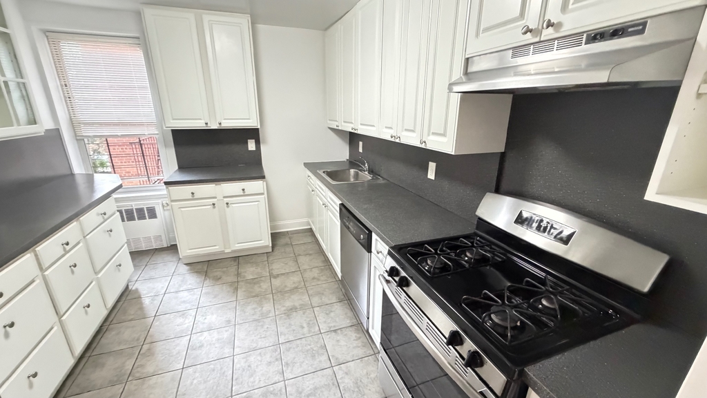 79-25 150th Street - Photo 2