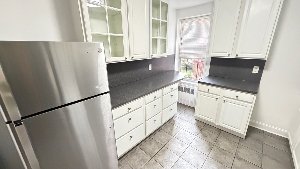 79-25 150th Street - Photo 3