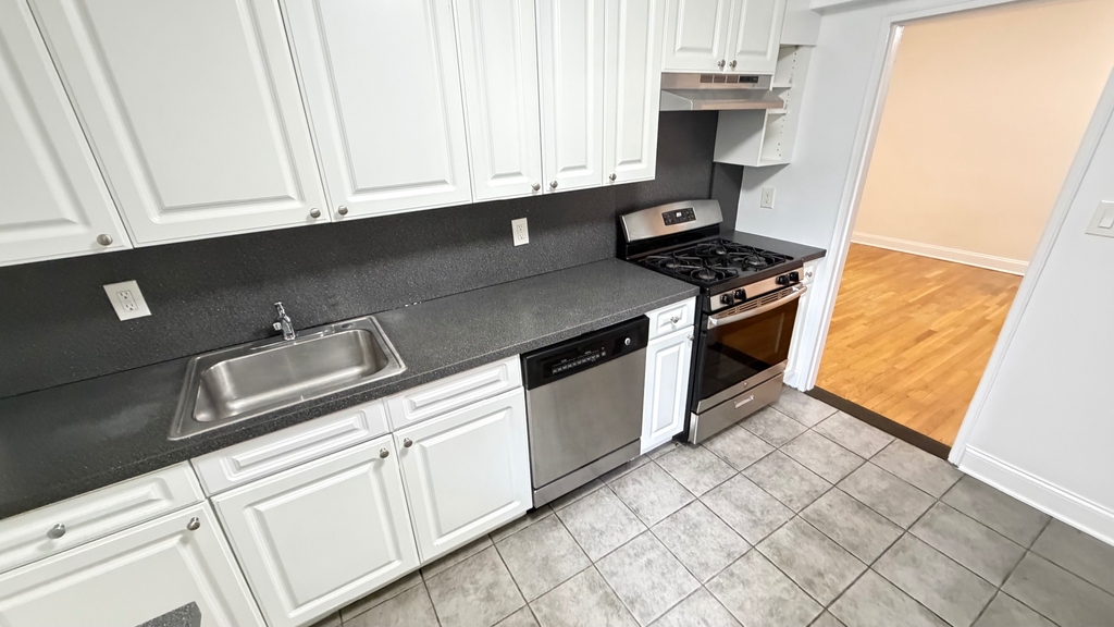 79-25 150th Street - Photo 4