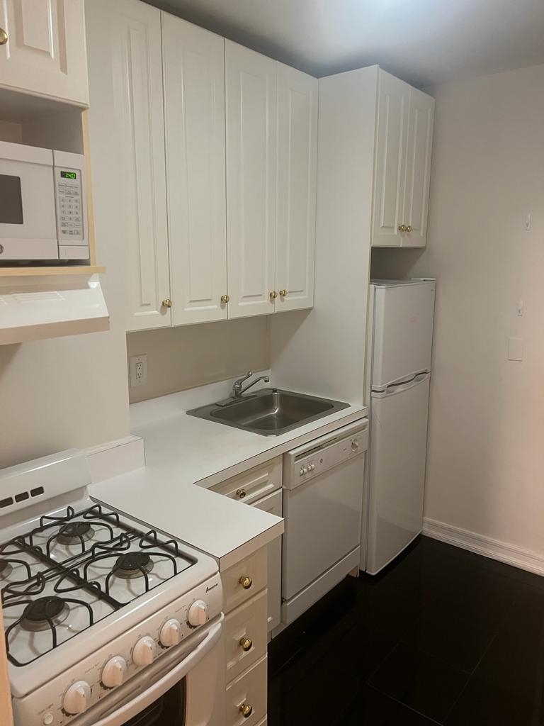 East 84th Street - Photo 0