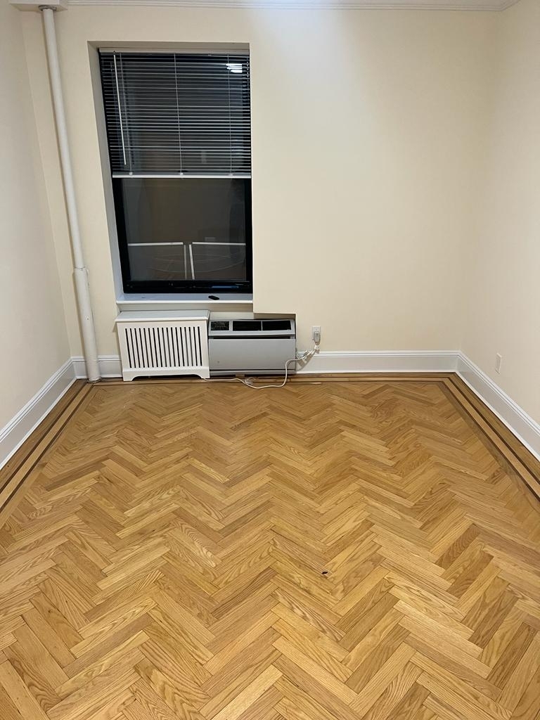 W 92 St / Riverside Drive - Photo 3