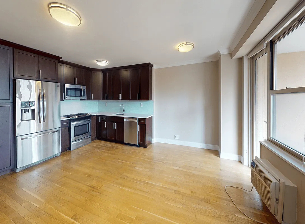 Tribeca Full Service With Water Views - Photo 1