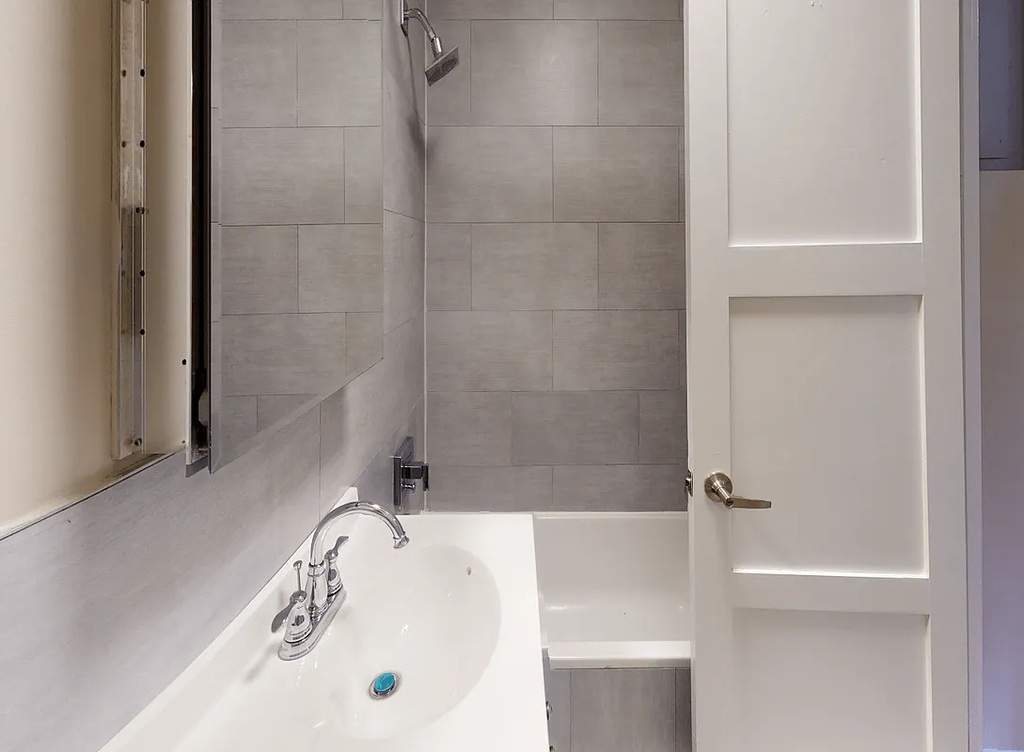 Tribeca Full Service With Water Views - Photo 8