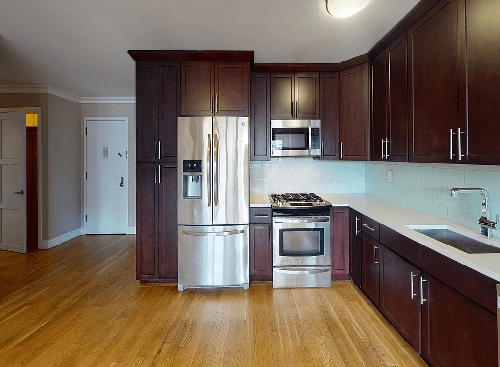 Tribeca Full Service With Water Views - Photo 2