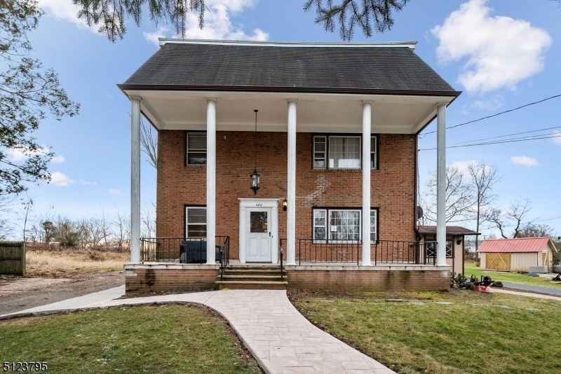 480 Parkway Dr - Photo 0