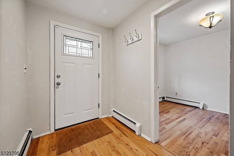 480 Parkway Dr - Photo 3