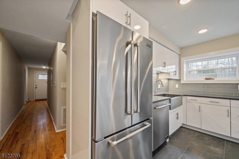 480 Parkway Dr - Photo 12