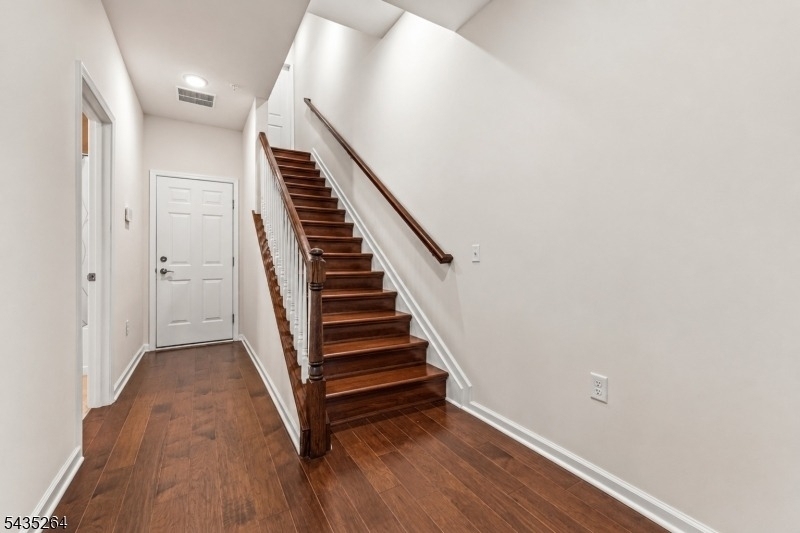 18 Cortland Ct - Photo 2