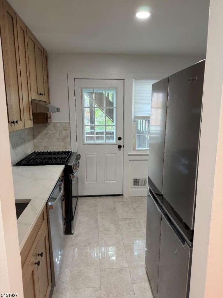 17 Dartmouth Ave - Photo 9