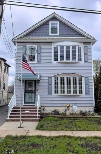 815 Seymour Ave - Photo 0