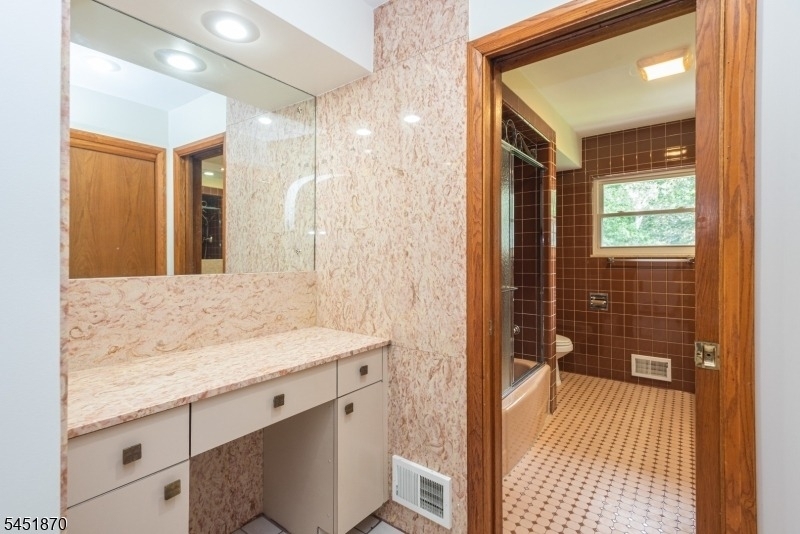 681 Easton Ave - Photo 13
