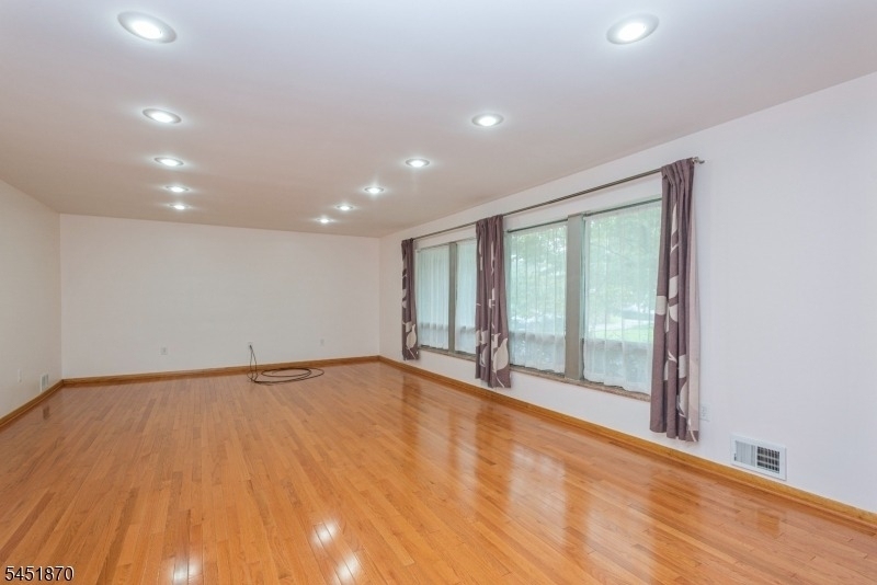 681 Easton Ave - Photo 3