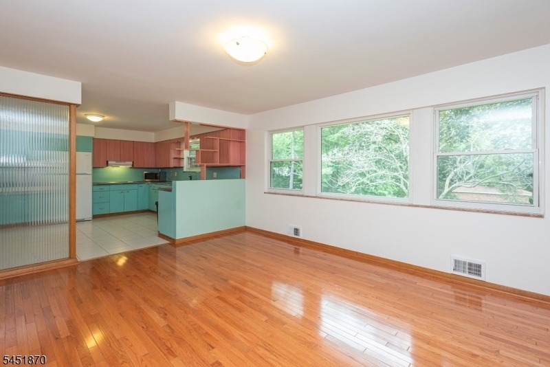 681 Easton Ave - Photo 7