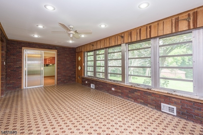 681 Easton Ave - Photo 18