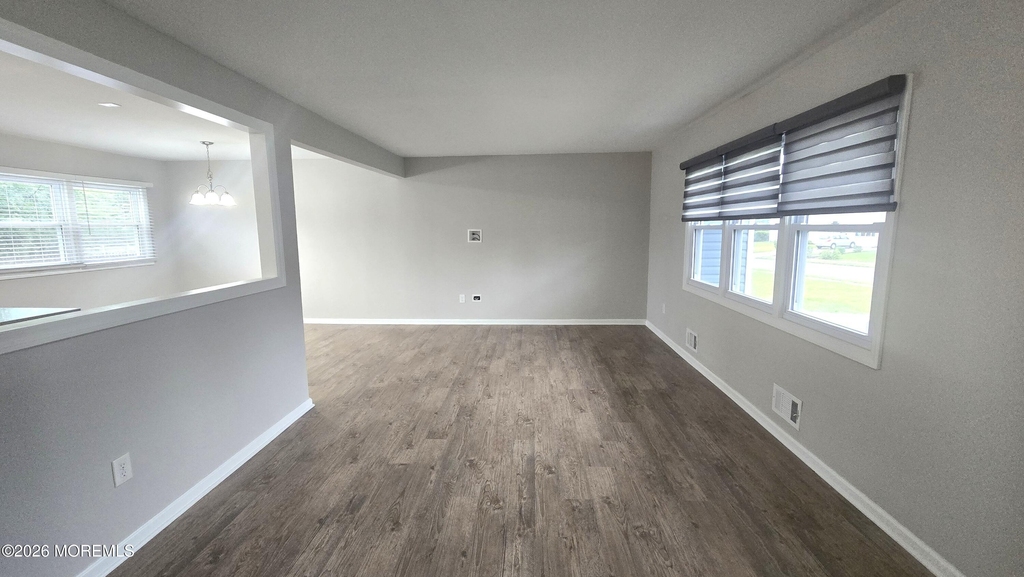 1032 Valley Stream Road - Photo 2