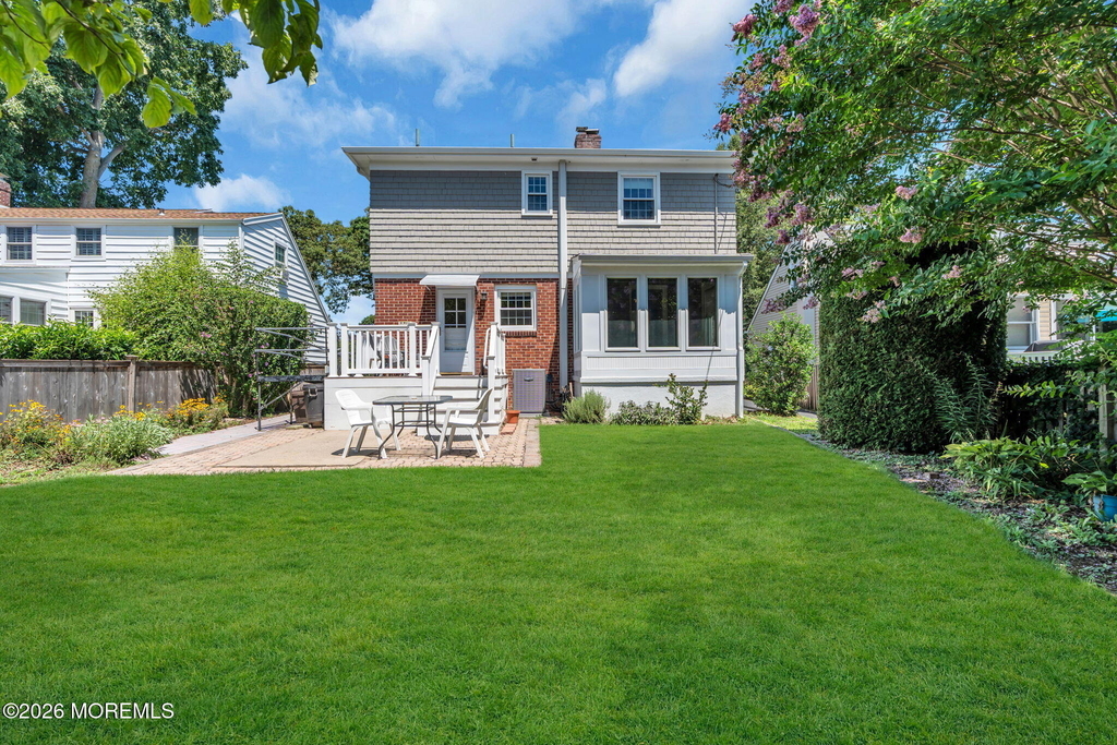 720 Crescent Place - Photo 37
