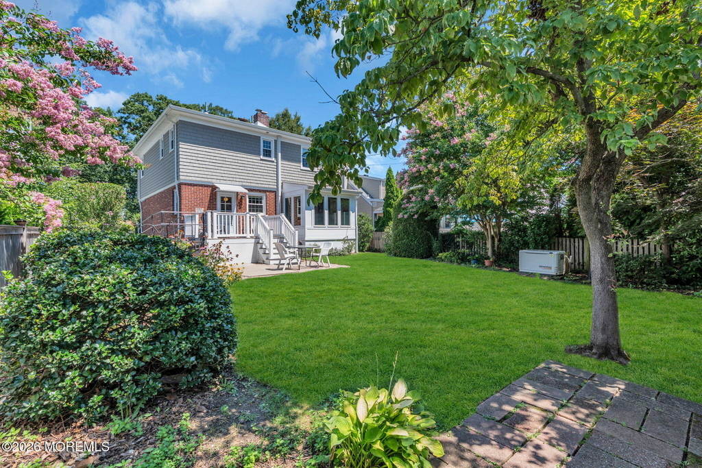 720 Crescent Place - Photo 38