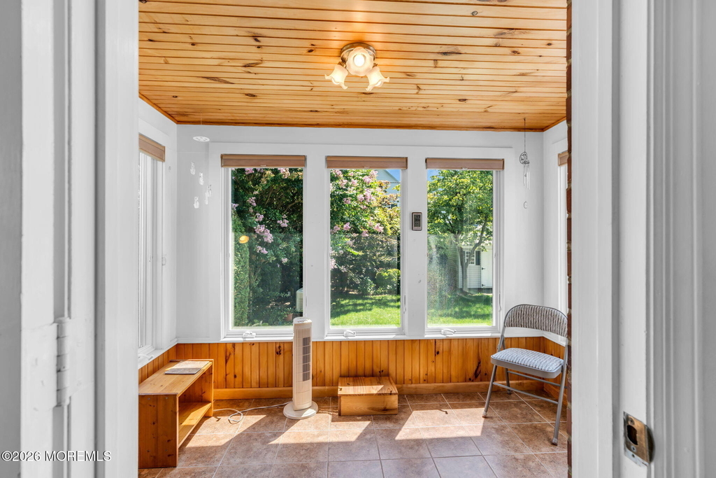720 Crescent Place - Photo 39
