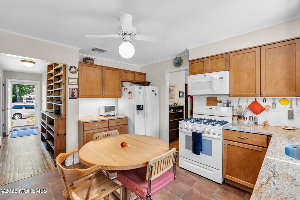 720 Crescent Place - Photo 13