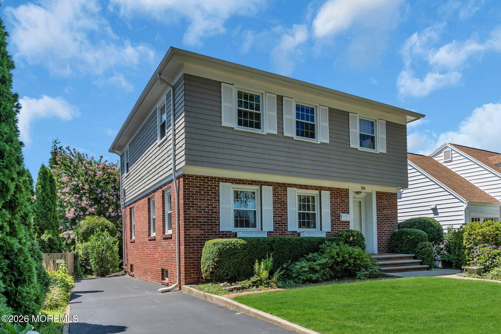 720 Crescent Place - Photo 1
