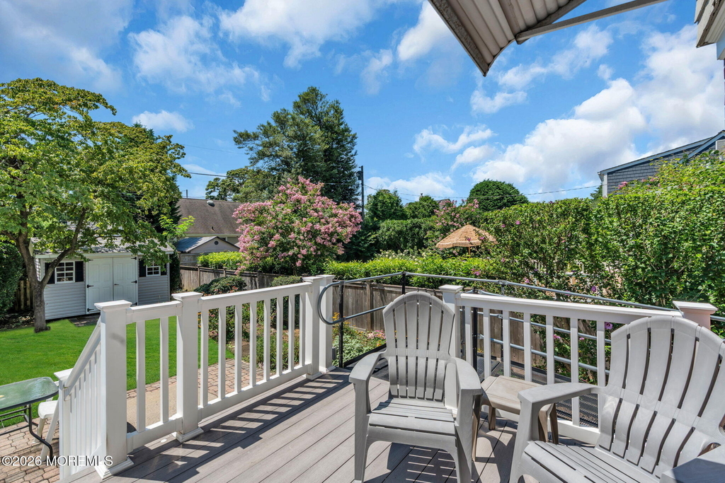 720 Crescent Place - Photo 32