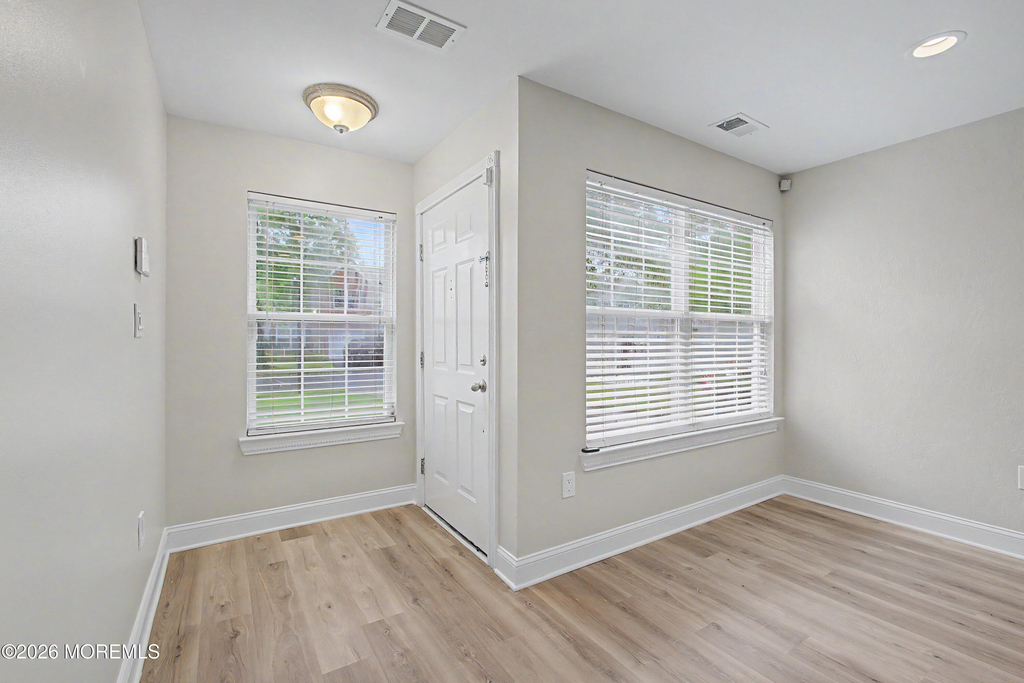 77 Picket Place - Photo 1