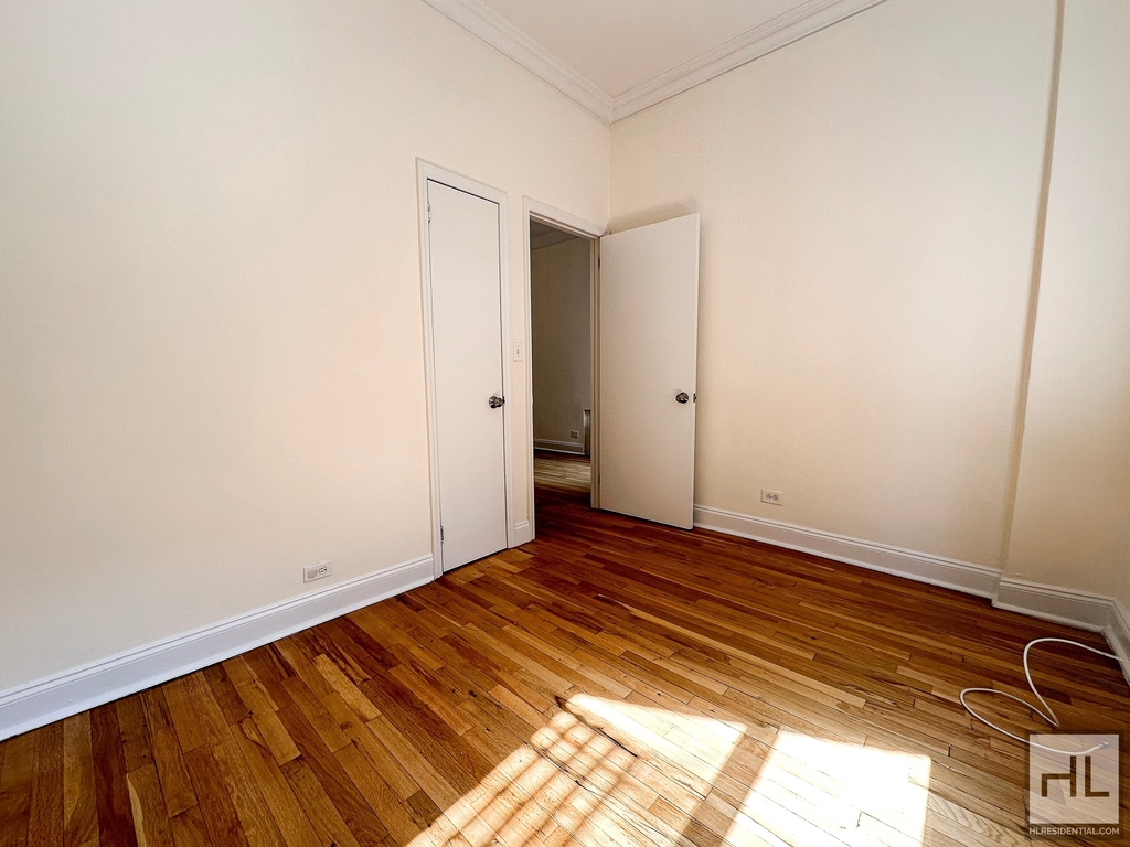 East 83 Street - Photo 3