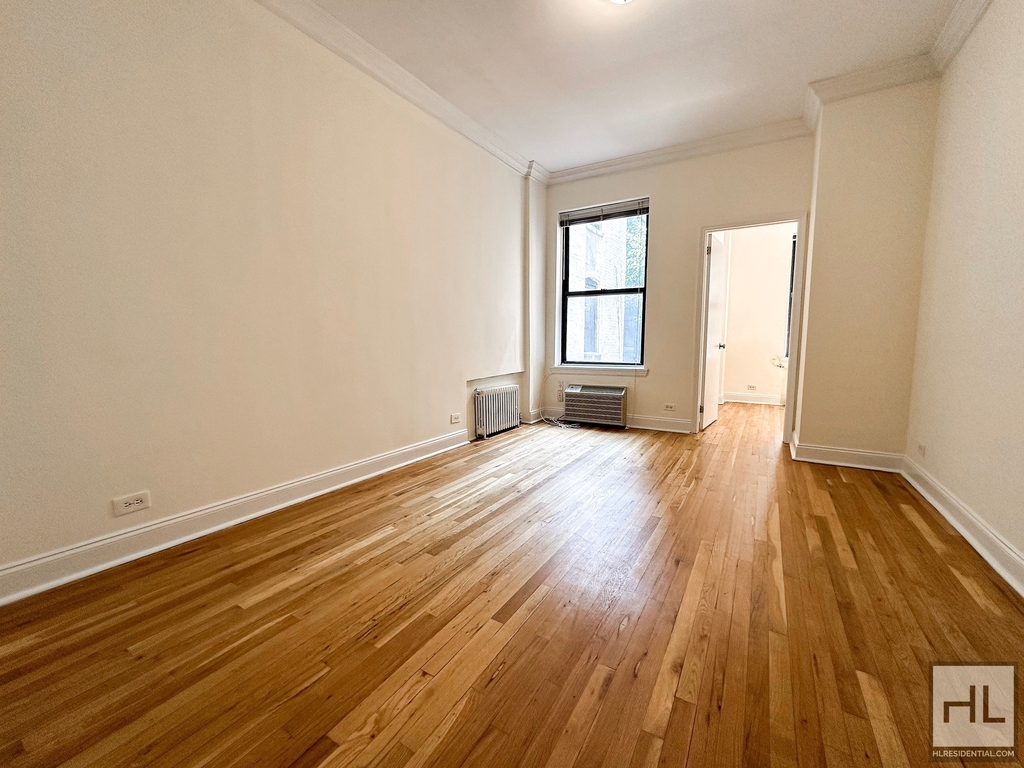 East 83 Street - Photo 0