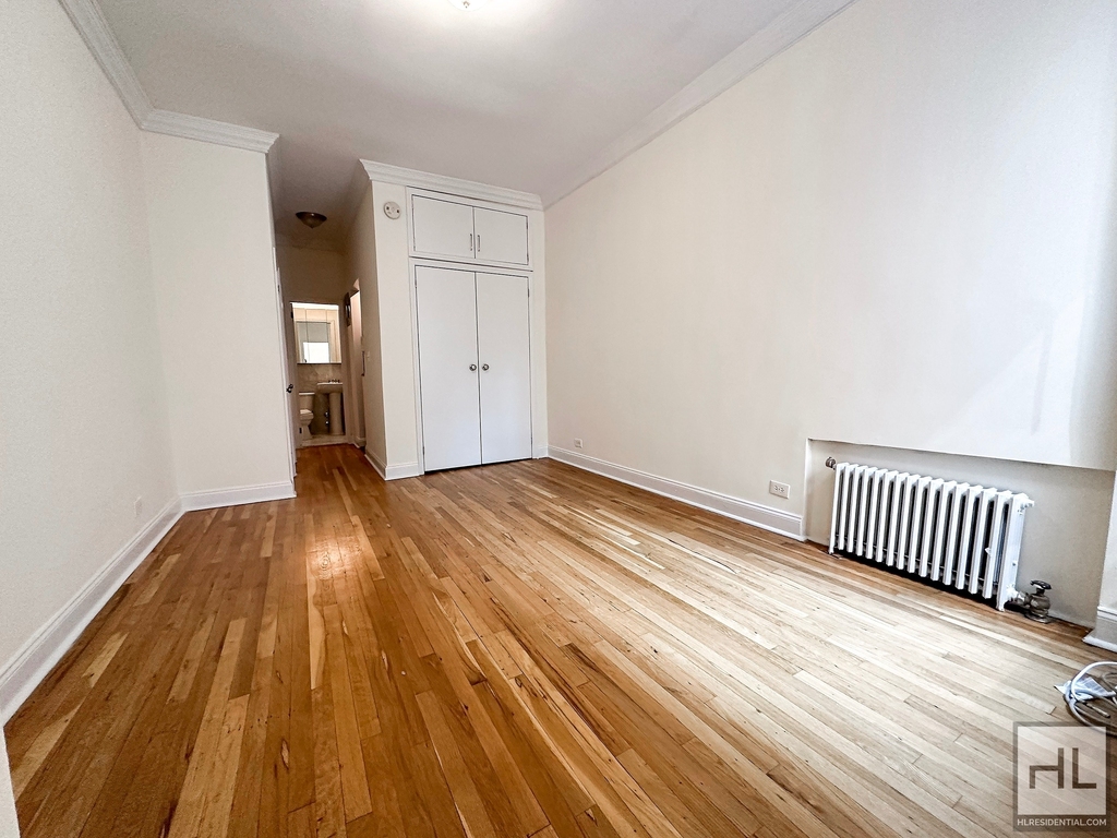 East 83 Street - Photo 1