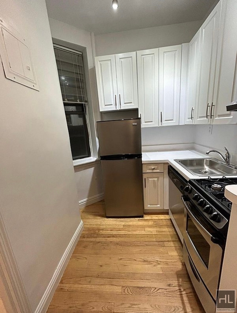 East 83 Street - Photo 4
