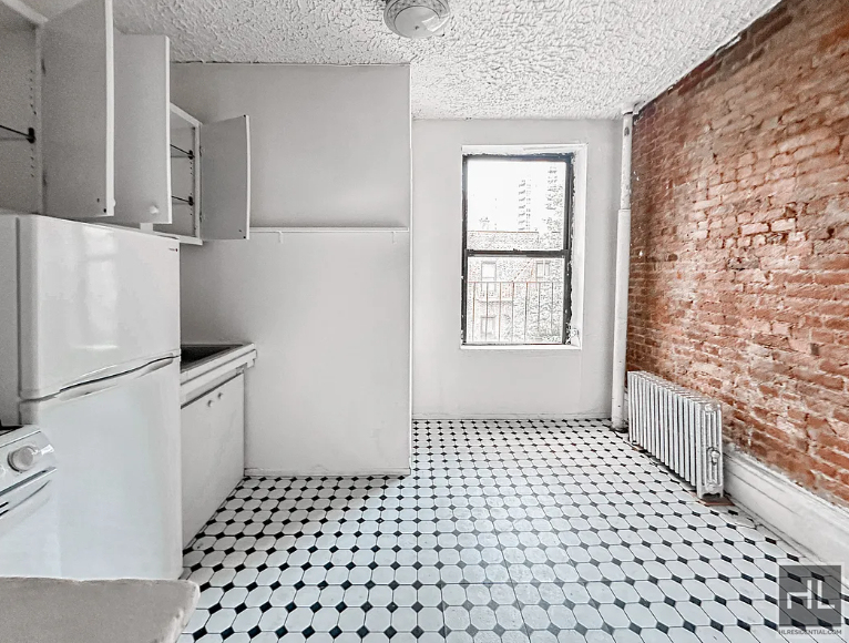 East 89 Street - Photo 1
