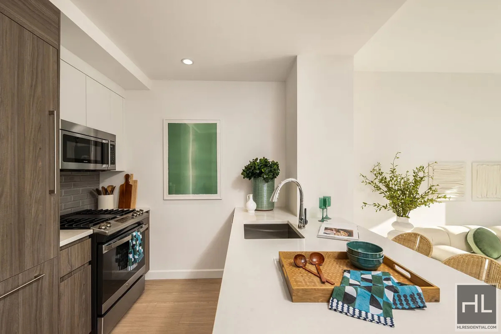 10th Avenue - Photo 2