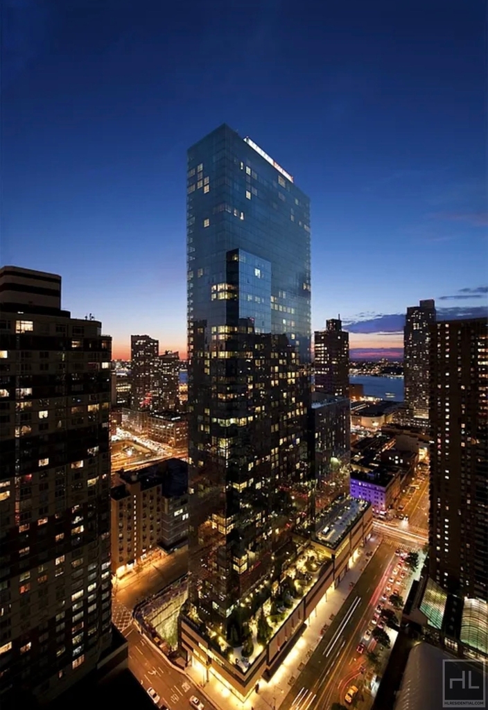 West 42nd Street - Photo 16