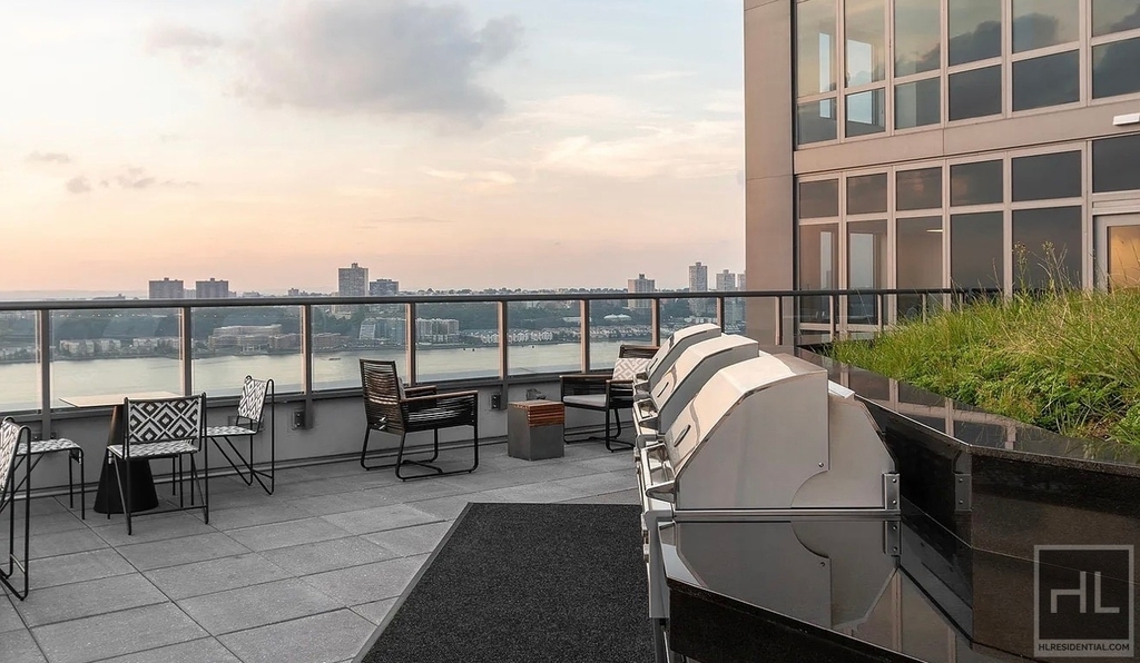 West 57th Street - Photo 6