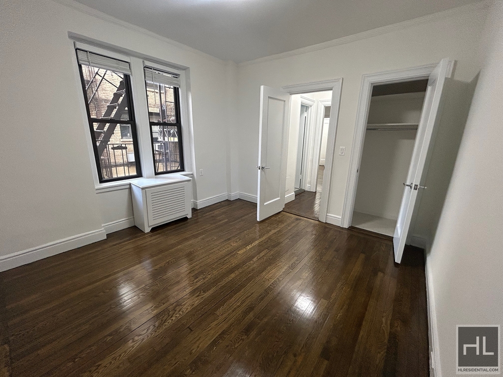 West 12 Street - Photo 3