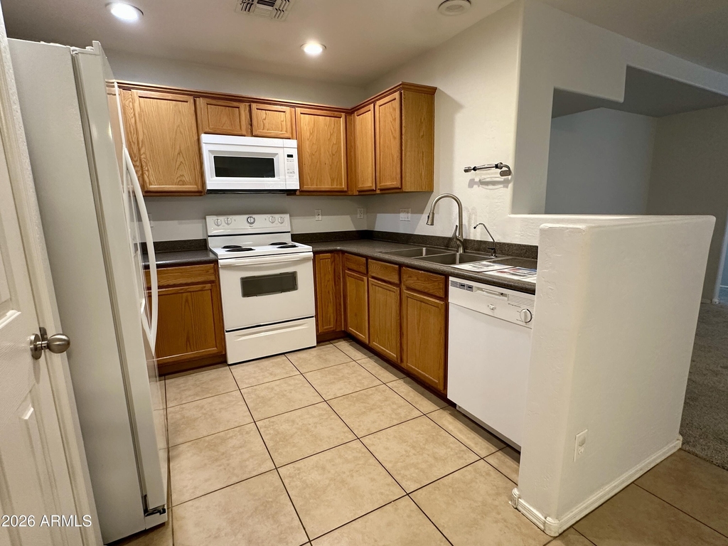 5809 E Hampton Avenue - Photo 4